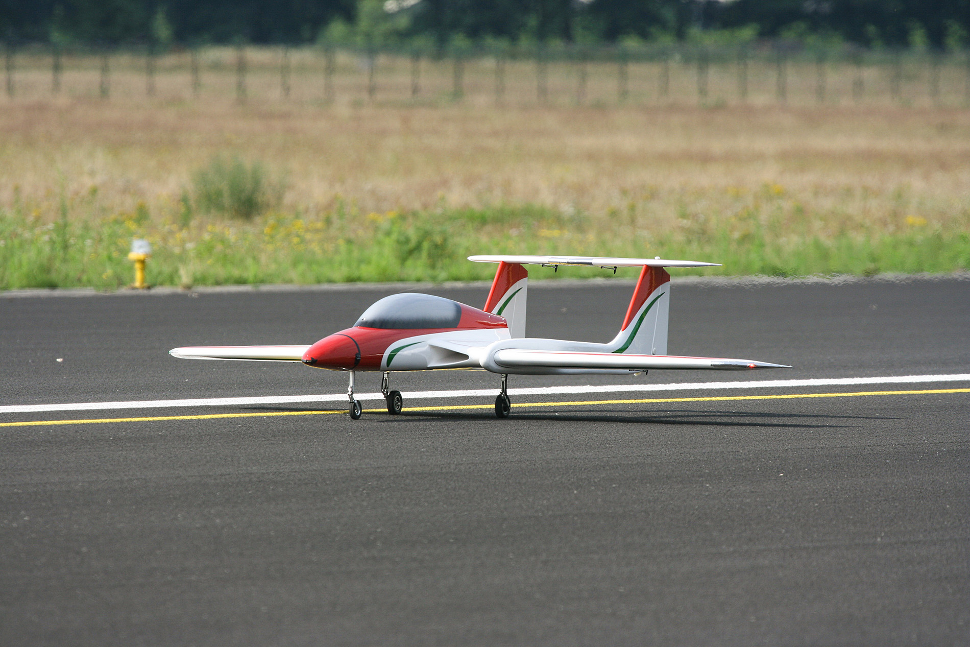 Jasje kleding Betuttelen NLR test met grote drone op Twente Airport